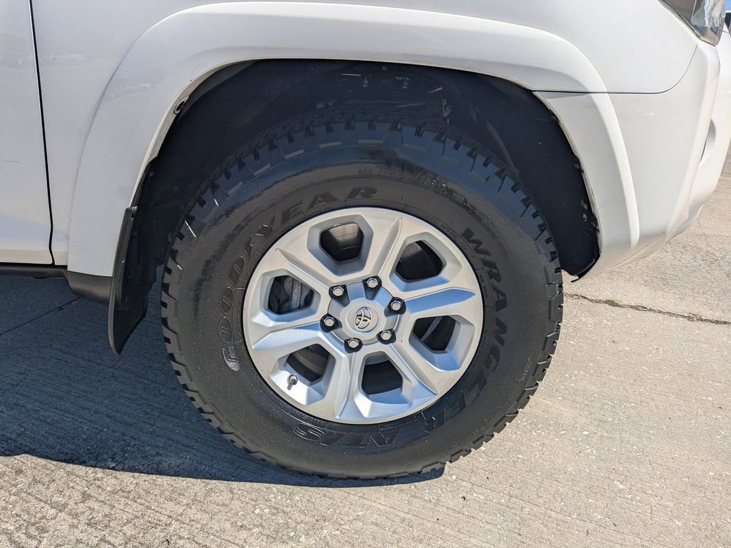 Used 2015 Toyota 4Runner SR5 image 21