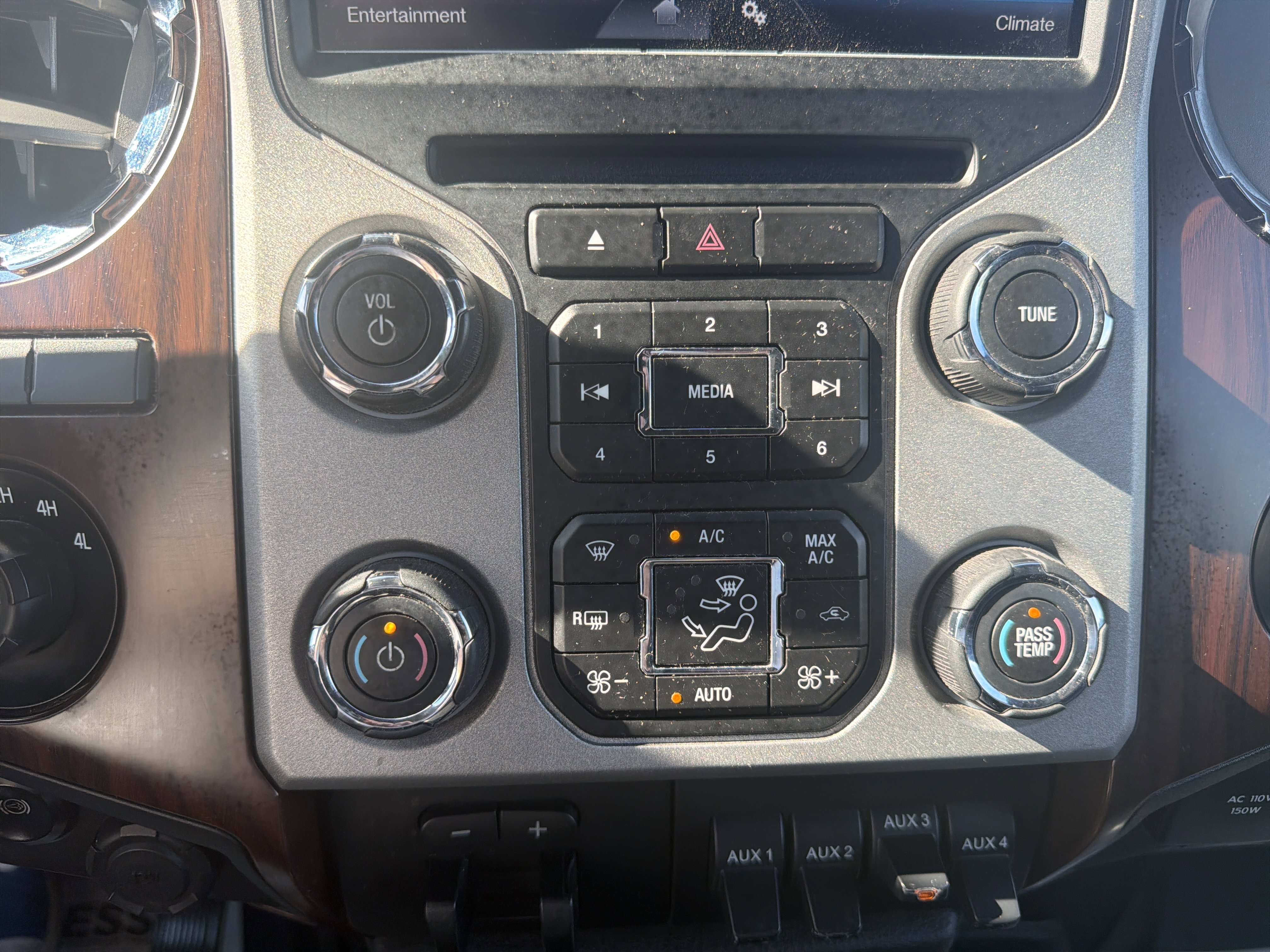 Used 2015 Ford F250 Lariat w/ Snow Plow Prep Package AWD/4WD image 28