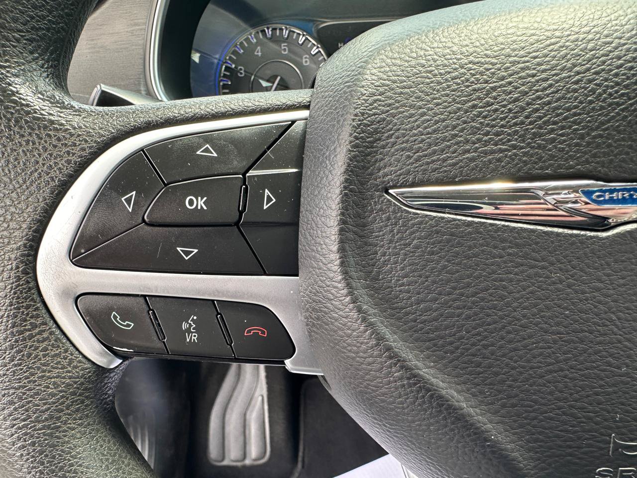 Used 2015 Chrysler 200 Limited FWD image 12