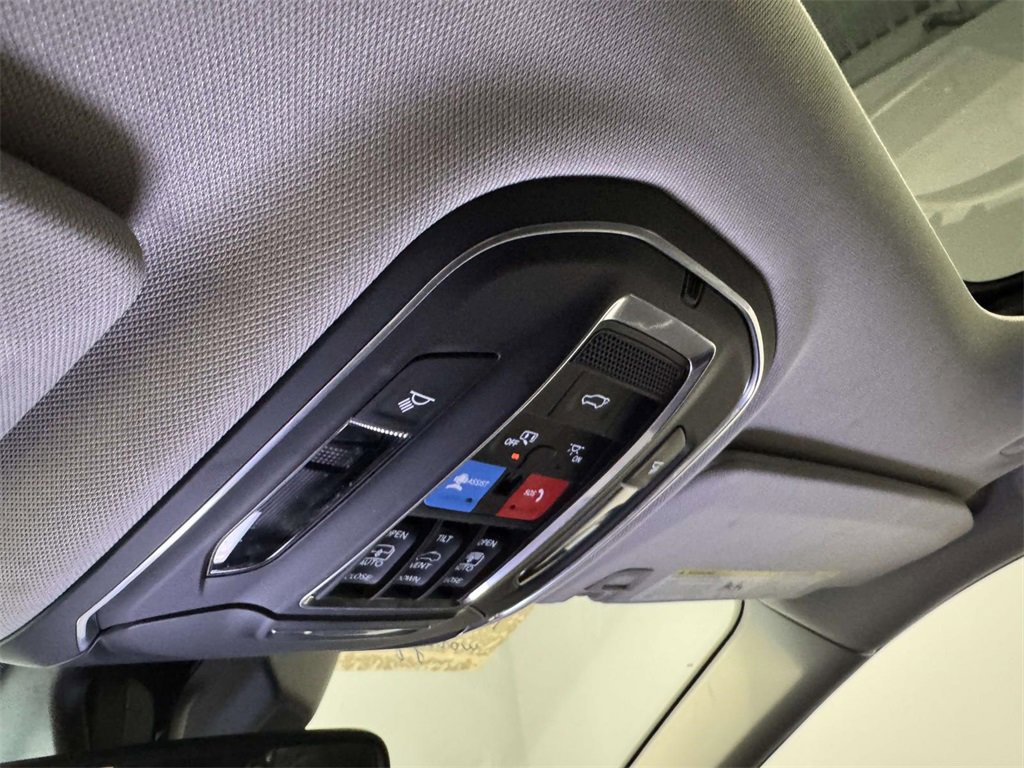 Used 2022 Jeep Grand Cherokee L Limited w/ Black Appearance Package image 24