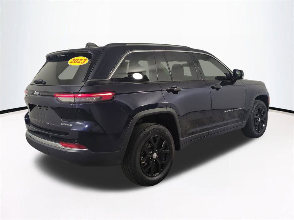 Used 2023 Jeep Grand Cherokee Limited w/ Luxury Tech Group II AWD/4WD image 5