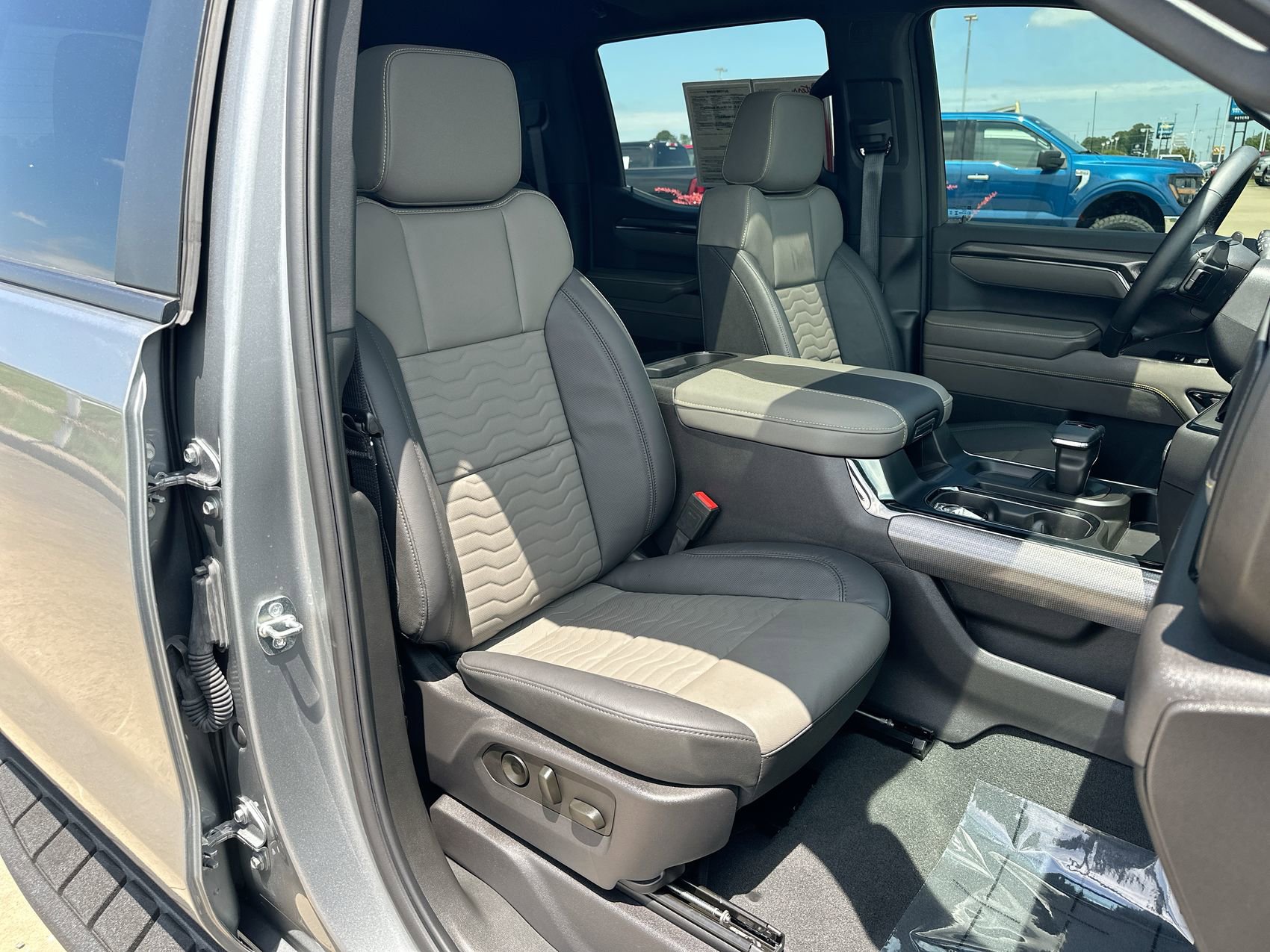 Used 2024 Chevrolet Silverado 1500 ZR2 w/ Technology Package AWD/4WD image 26