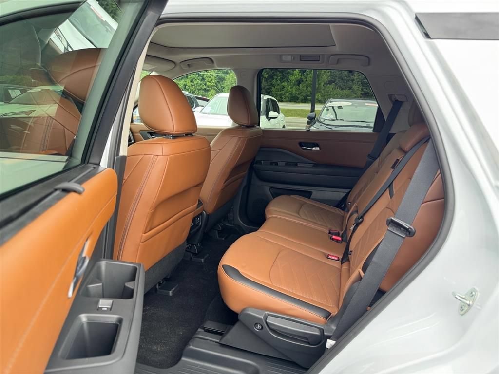 Certified 2025 Nissan Pathfinder Platinum w/ Cargo Package FWD image 13