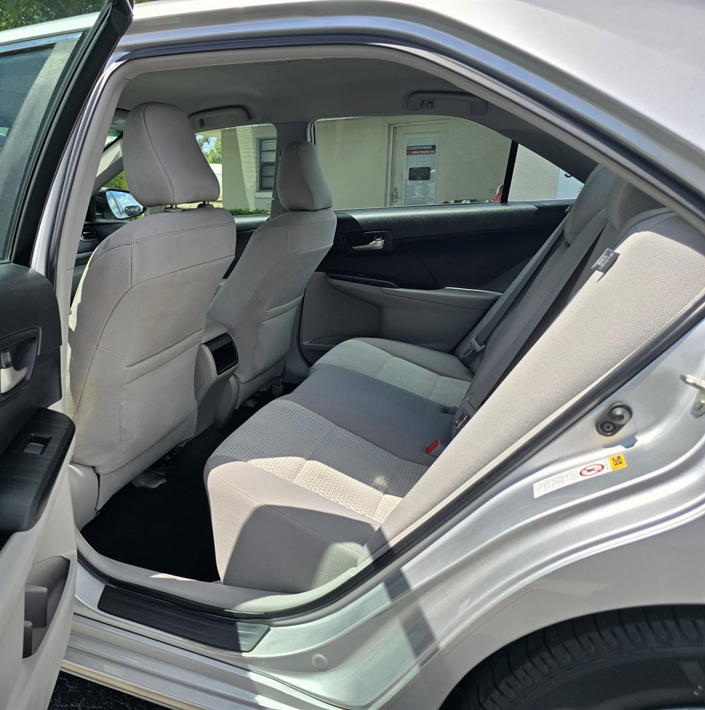 Used 2013 Toyota Camry LE FWD image 30
