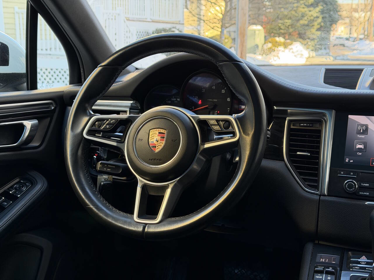 Used 2017 Porsche Macan image 31