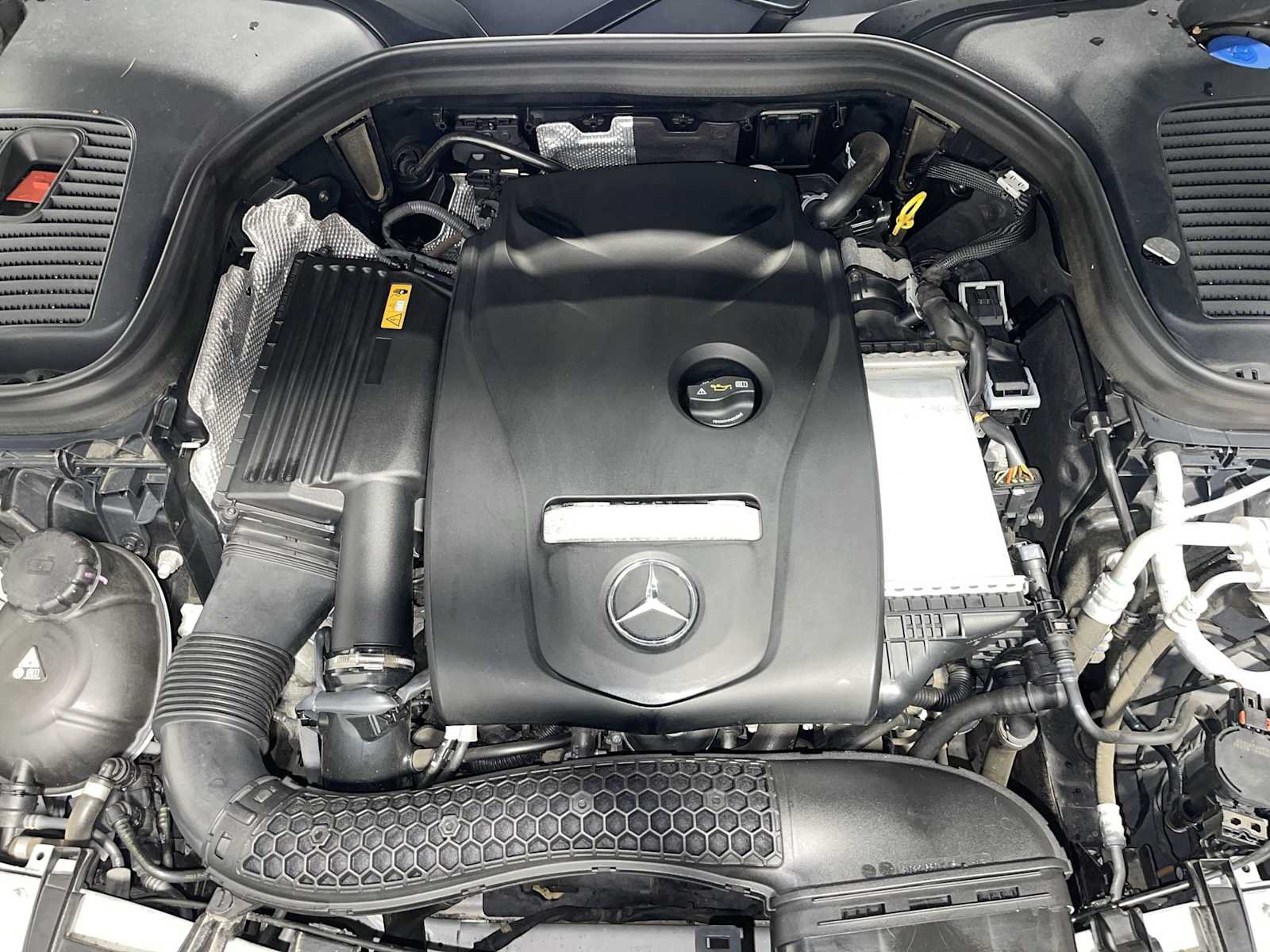 Used 2018 Mercedes-Benz GLC 300 4MATIC image 9