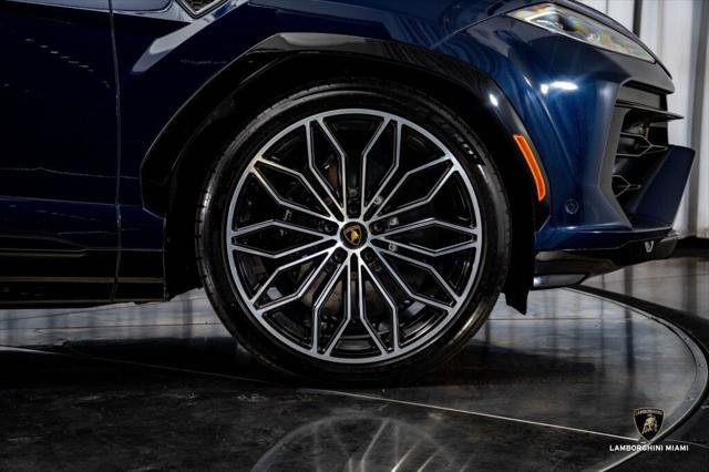Used 2025 Lamborghini Urus SE image 18