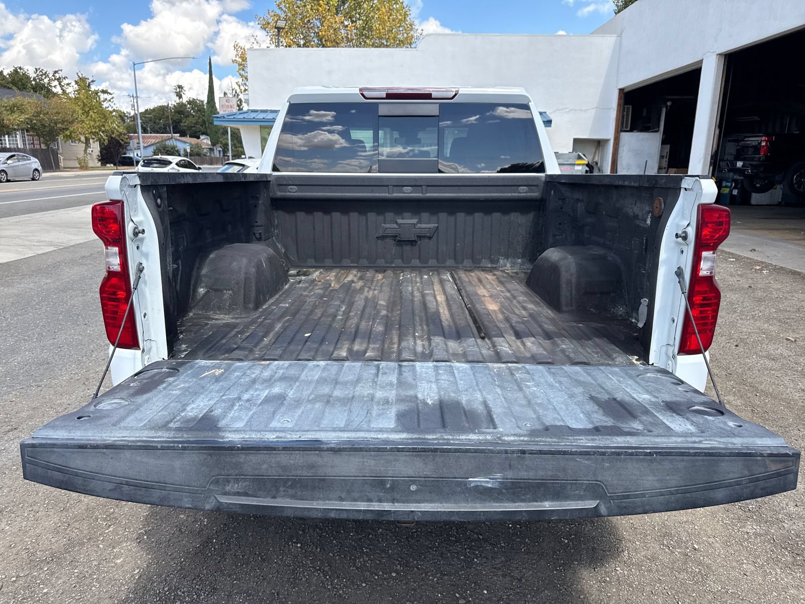Used 2023 Chevrolet Silverado 1500 LT AWD/4WD image 23