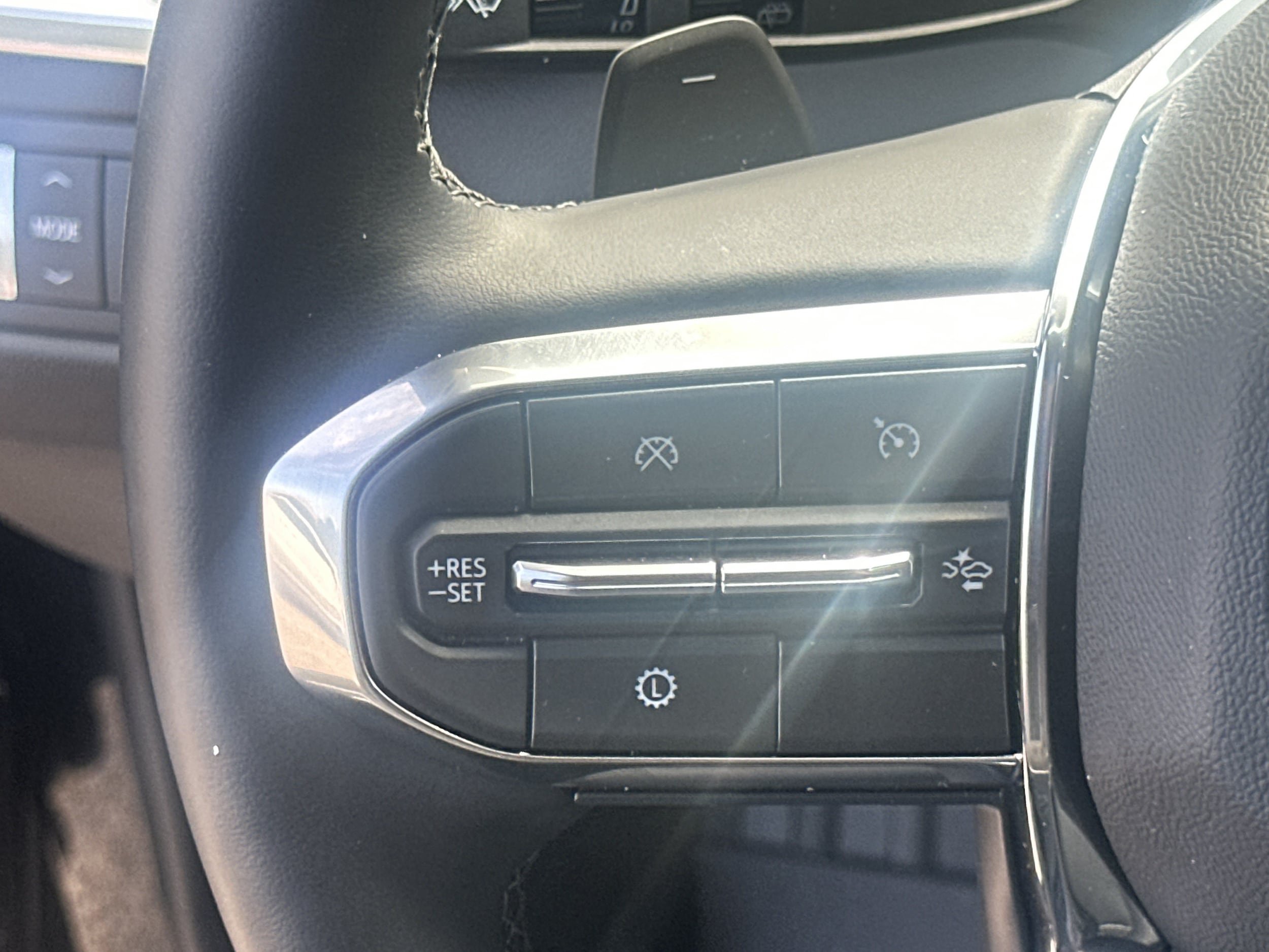 Used 2026 GMC Acadia Elevation w/ Elevation Premium Package FWD image 26