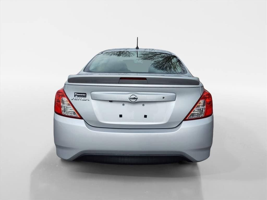 Used 2019 Nissan Versa S Plus image 4