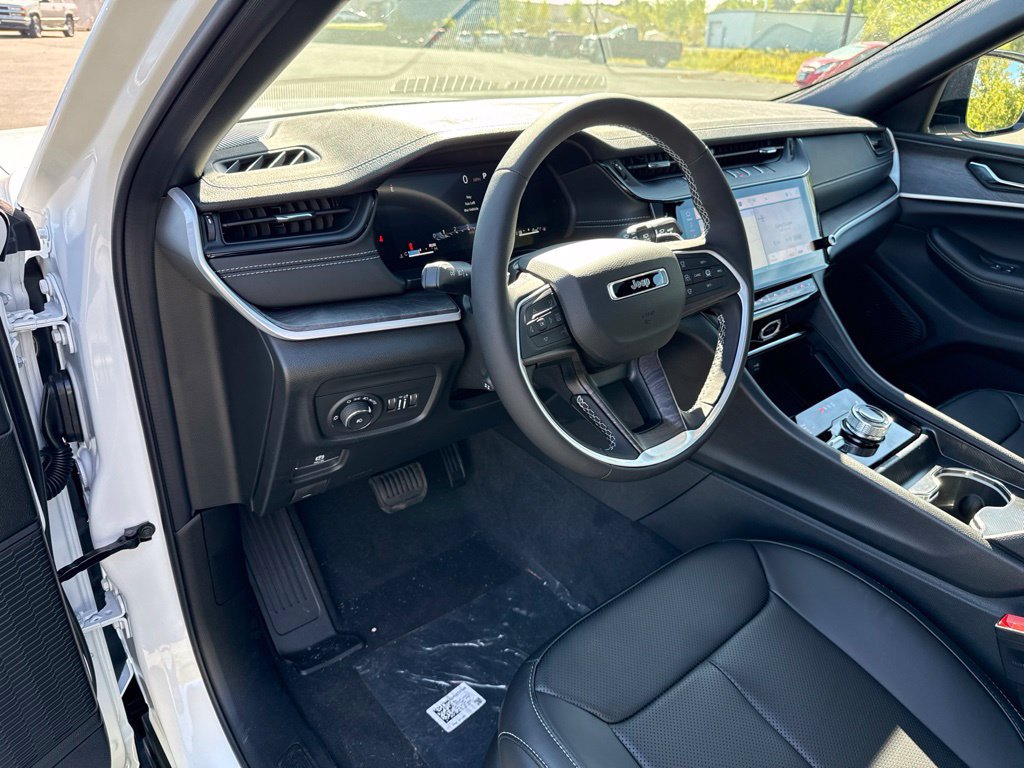 New 2027 Jeep Grand Cherokee Limited AWD/4WD image 25