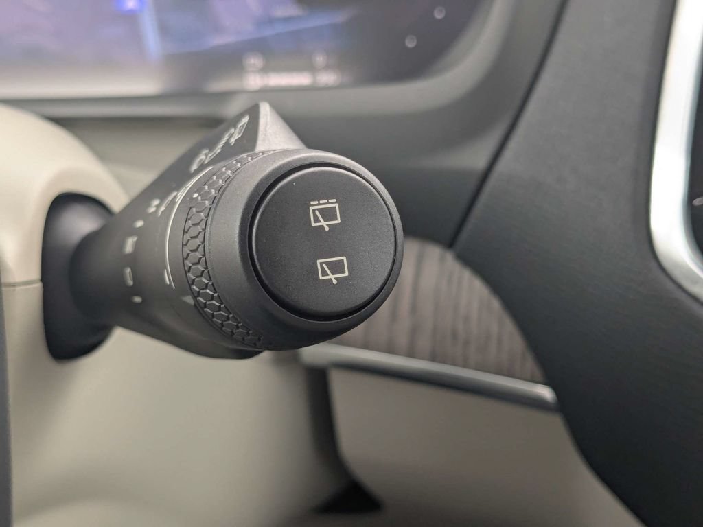 Certified 2023 Volvo XC90 T8 Plus AWD/4WD image 39