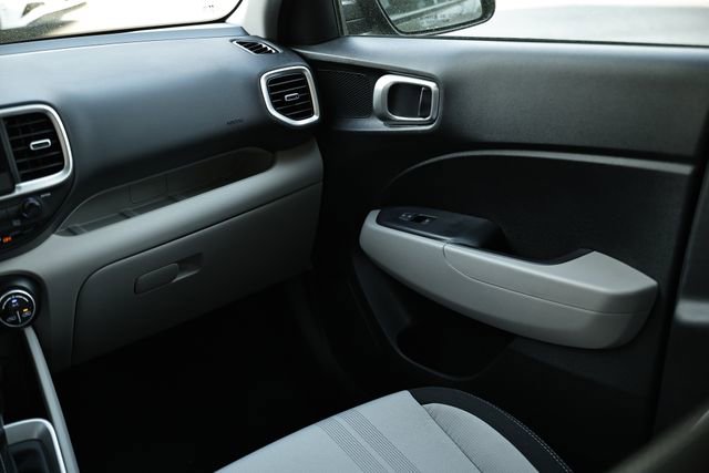 Used 2024 Hyundai Venue SEL image 28