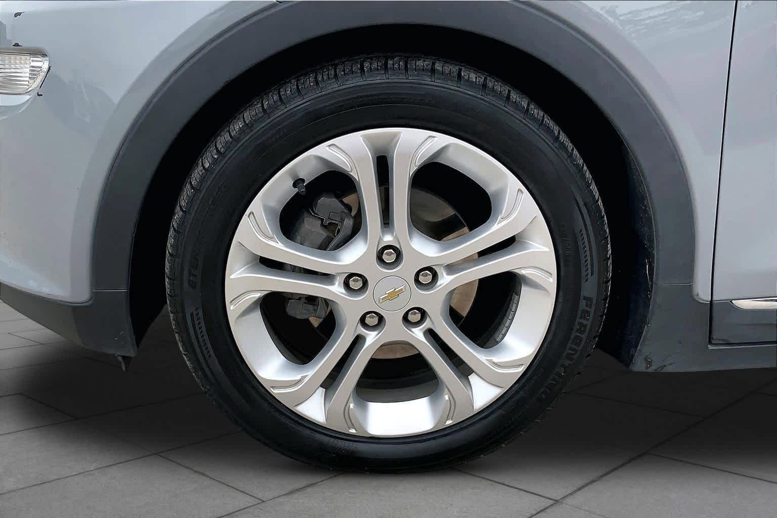 Used 2020 Chevrolet Bolt LT FWD image 9