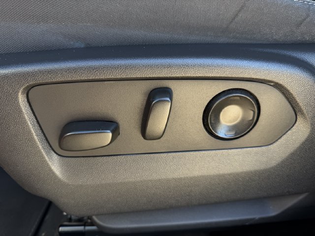 Used 2021 Buick Envision Essence w/ Sport Touring Package FWD image 25