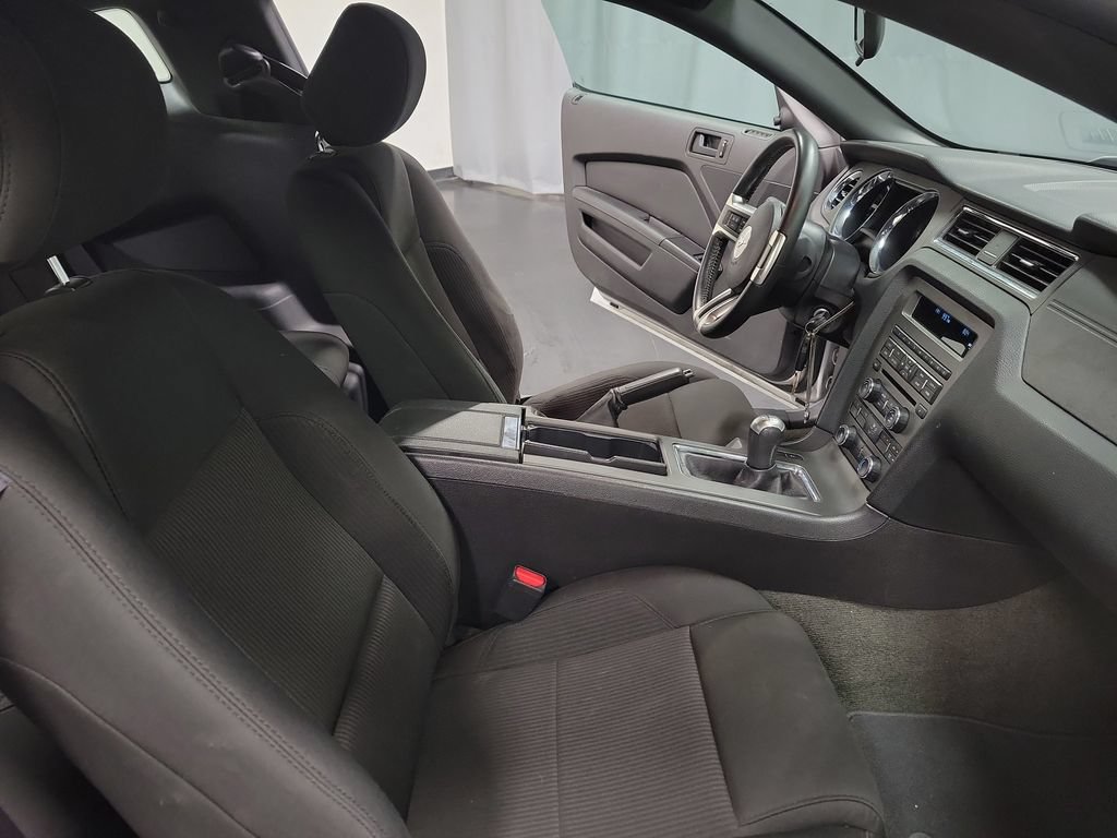 Used 2014 Ford Mustang Coupe RWD image 32
