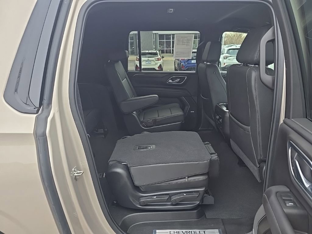 Used 2021 Chevrolet Suburban Z71 w/ Luxury Package AWD/4WD image 7