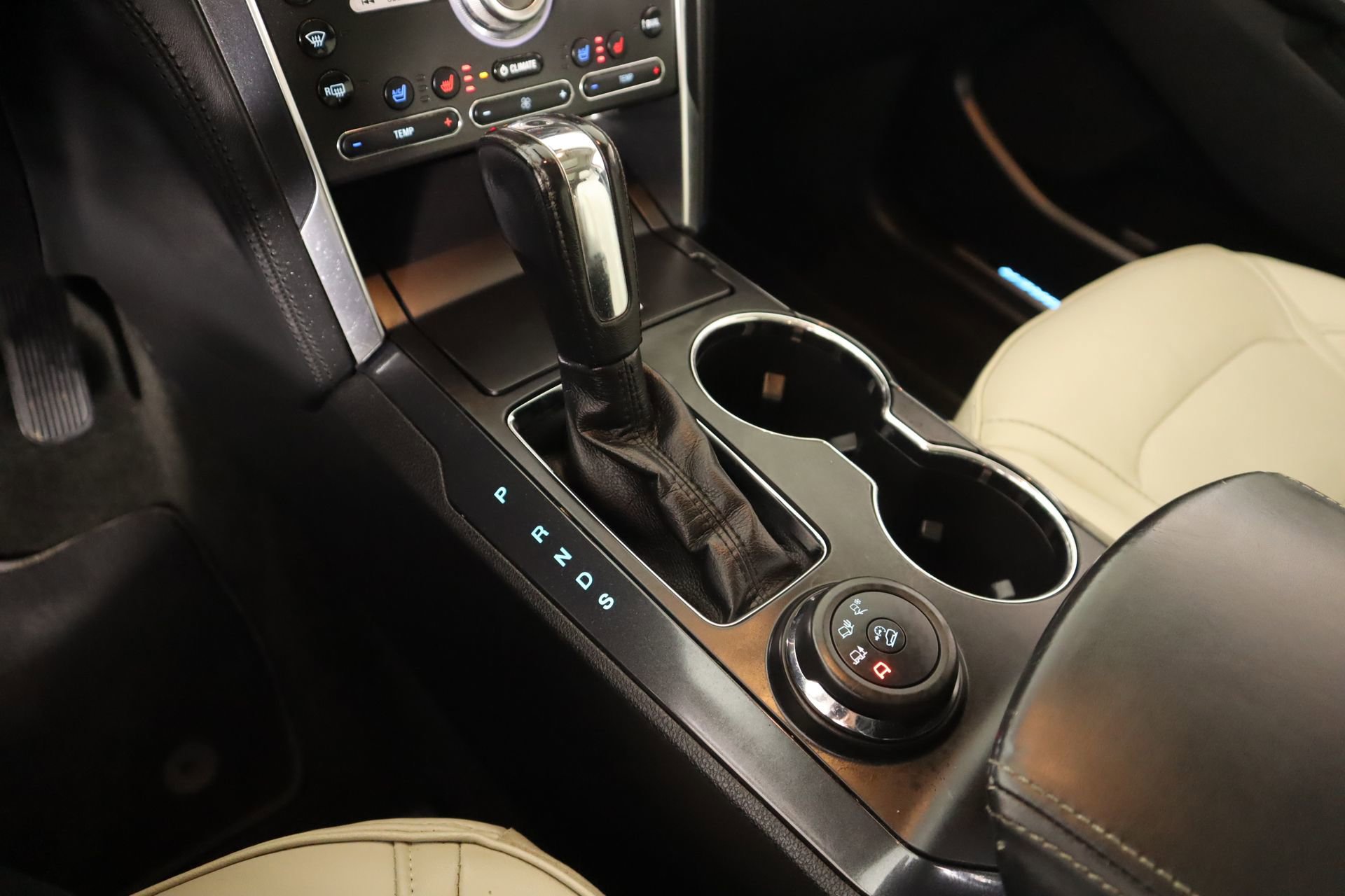 Used 2017 Ford Explorer Platinum image 9