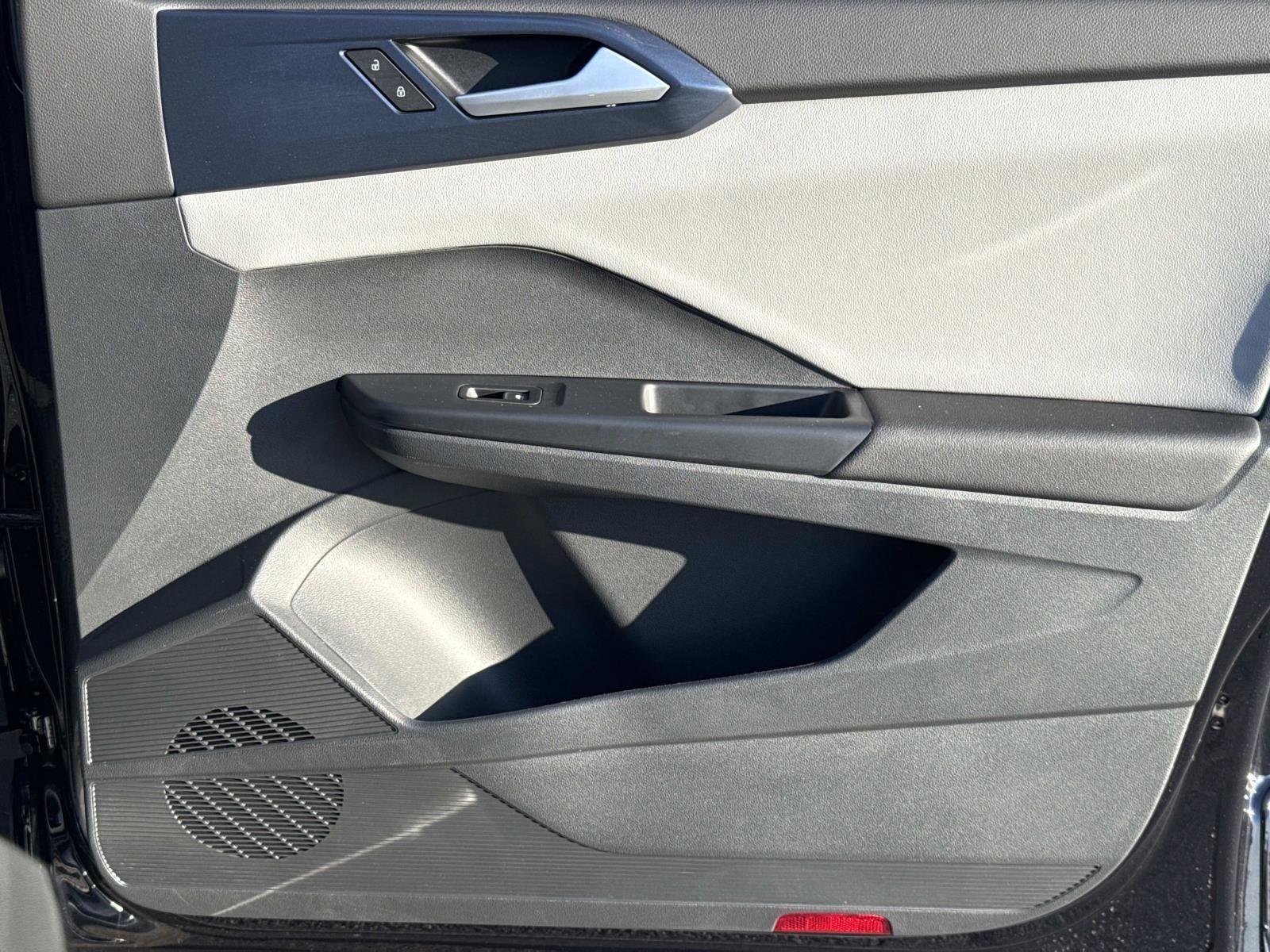 Used 2023 Volkswagen Taos SE image 18