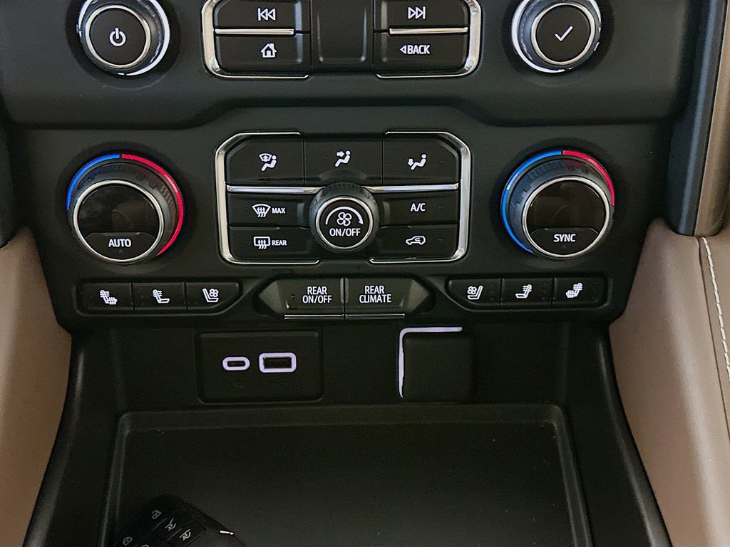 Used 2024 Chevrolet Tahoe High Country AWD/4WD image 18