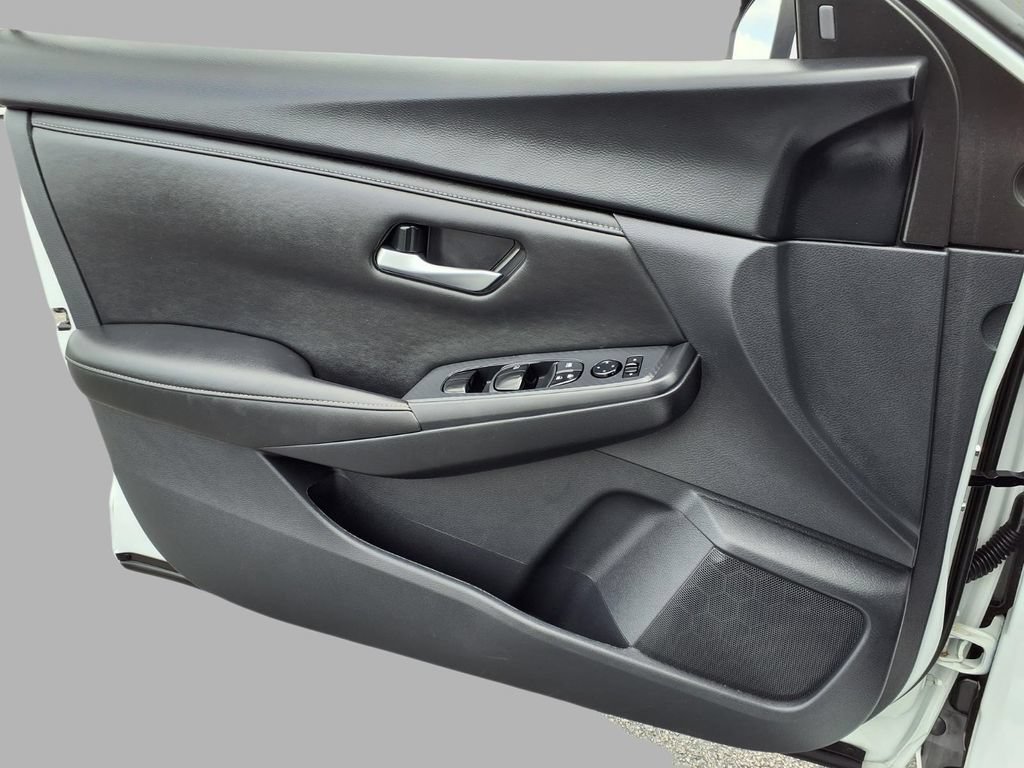 Used 2024 Nissan Sentra SV FWD image 18