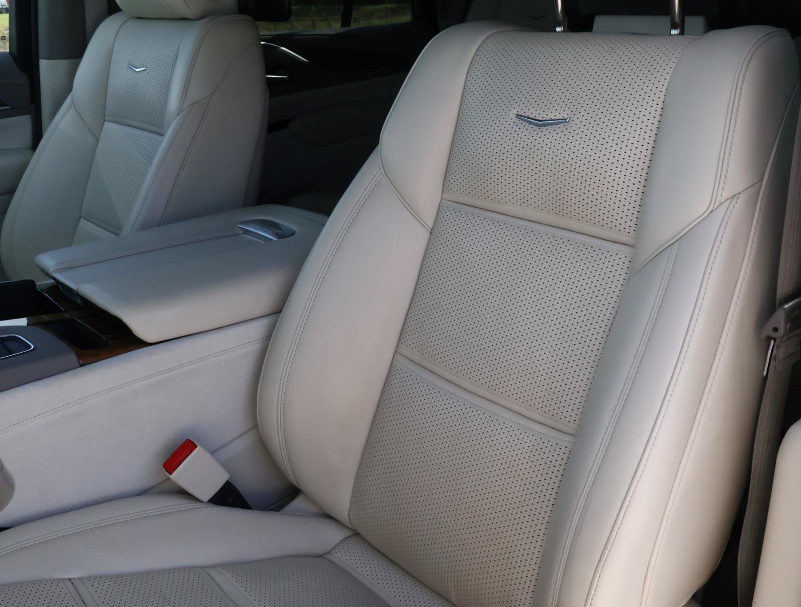 Used 2023 Cadillac Escalade Sport Platinum AWD/4WD image 17