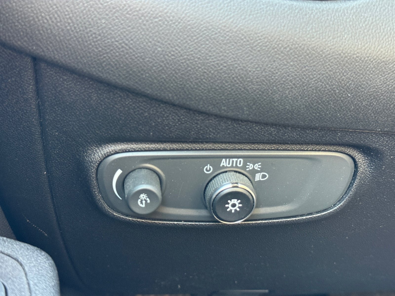 Used 2018 Chevrolet Equinox LT AWD/4WD image 19
