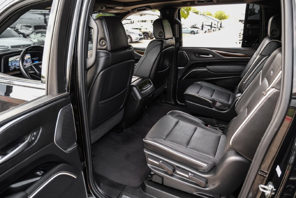 Used 2023 Cadillac Escalade ESV Premium Luxury RWD image 45