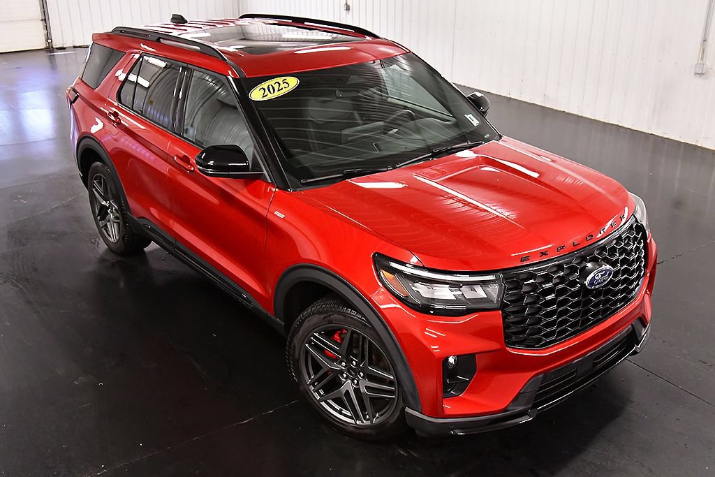 Used 2025 Ford Explorer ST-Line w/ Premium Package AWD/4WD image 13