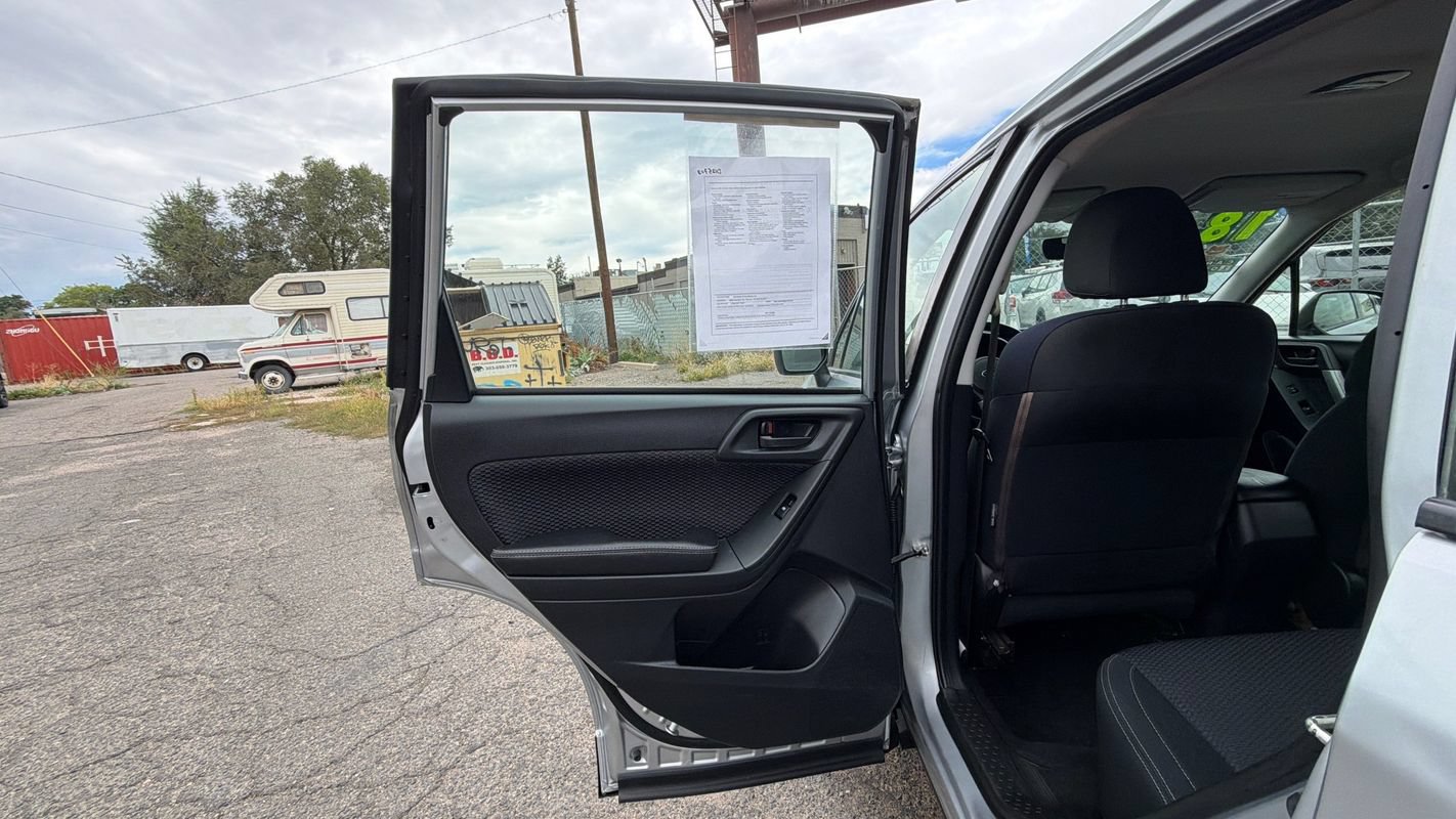 Used 2018 Subaru Forester 2.5i AWD/4WD image 11