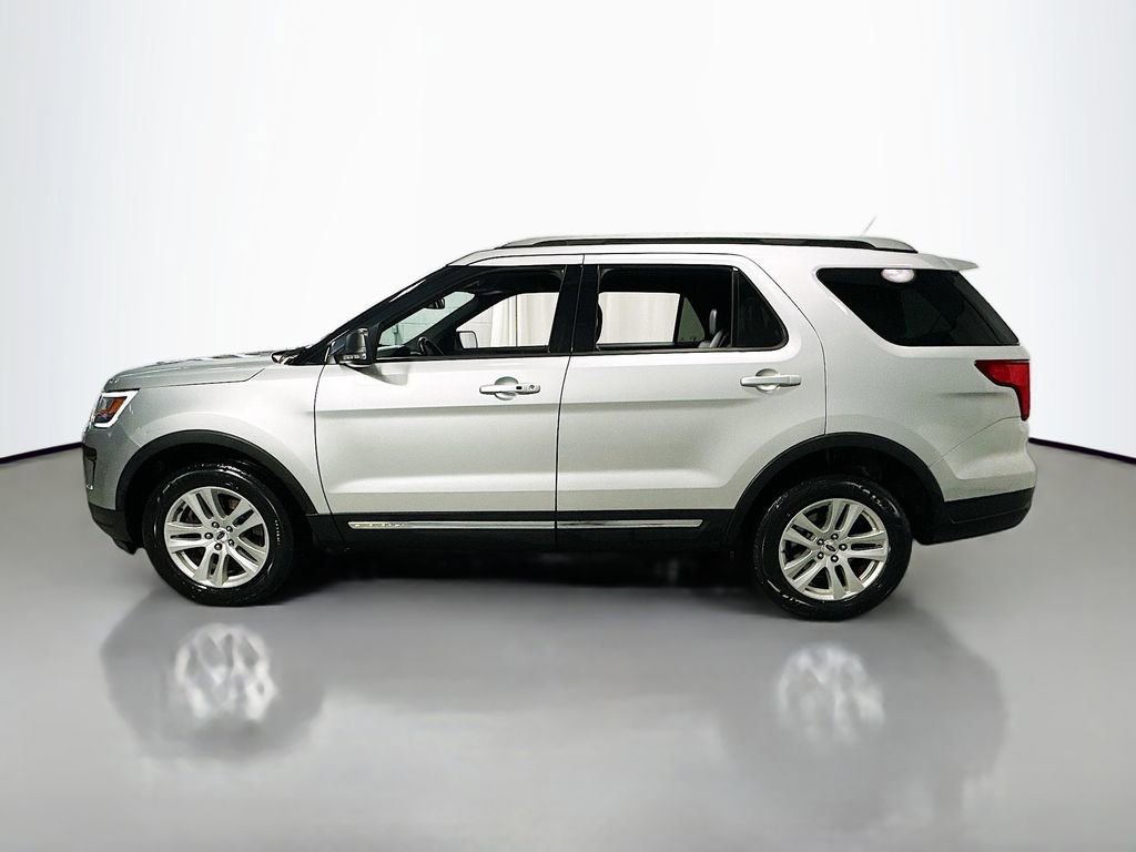 Used 2019 Ford Explorer XLT w/ Equipment Group 202A image 5