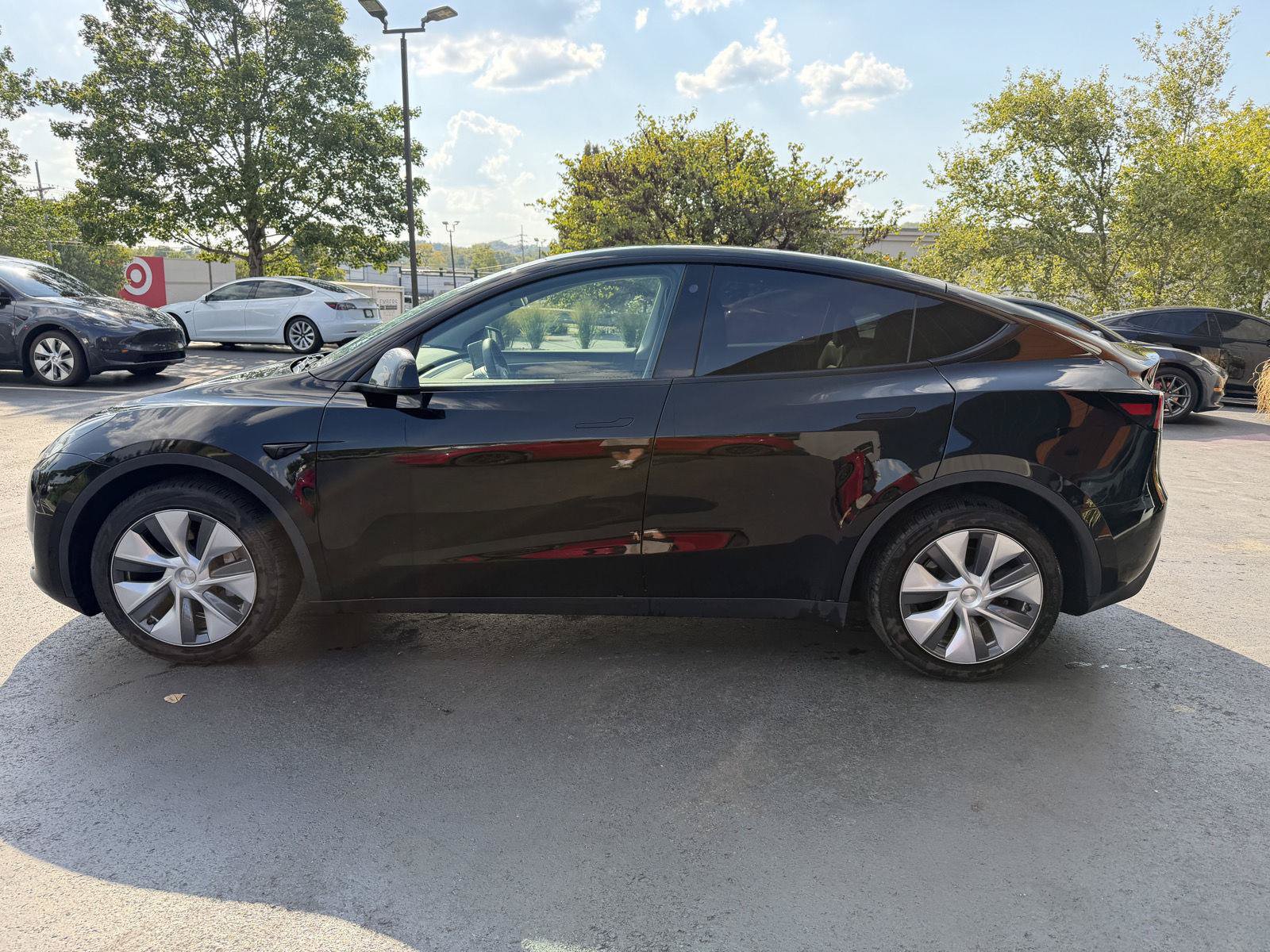 Used 2023 Tesla Model Y Long Range AWD/4WD image 5