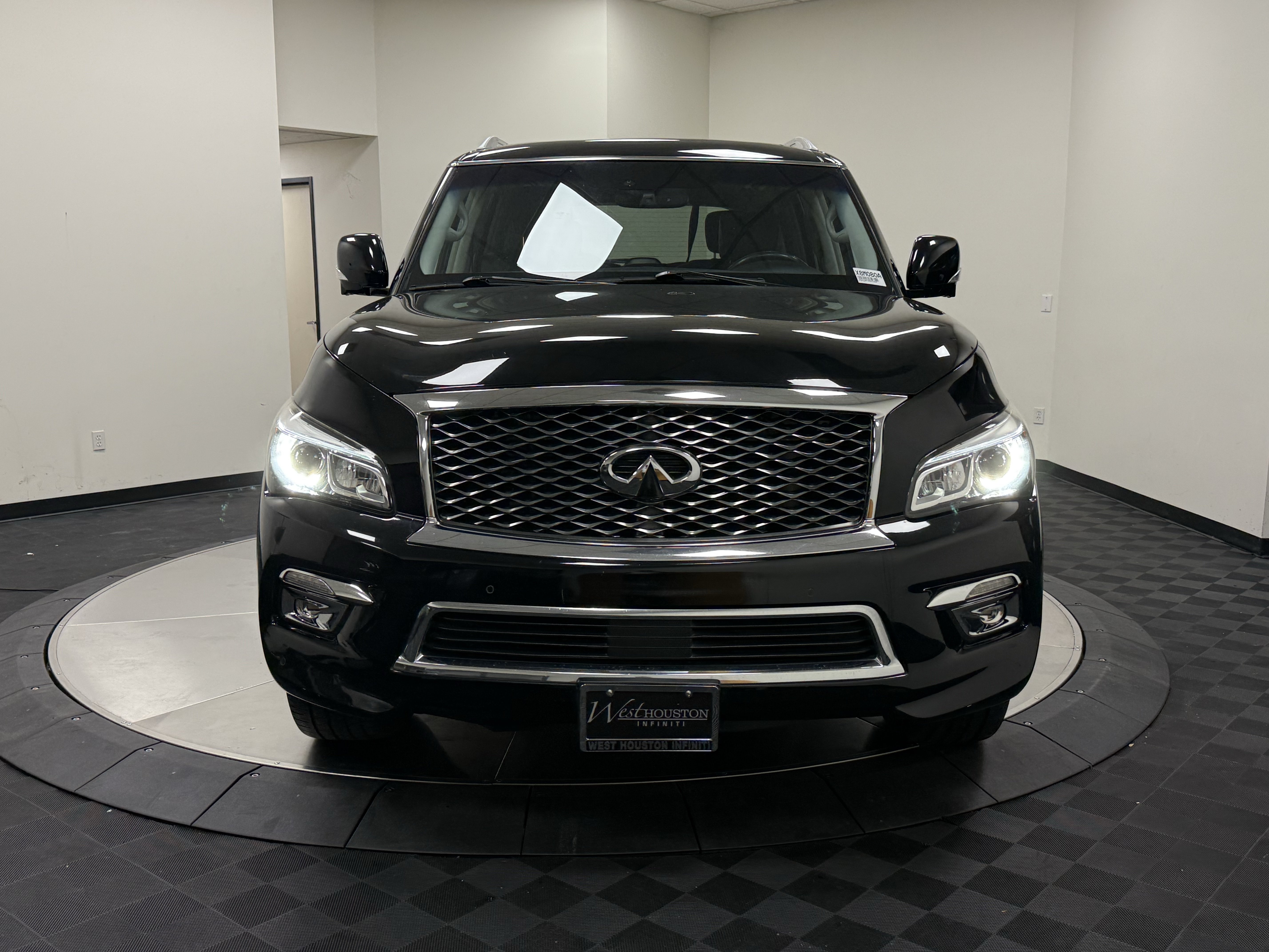 Used 2016 INFINITI QX80 2WD w/ 22" Wheel Package image 2