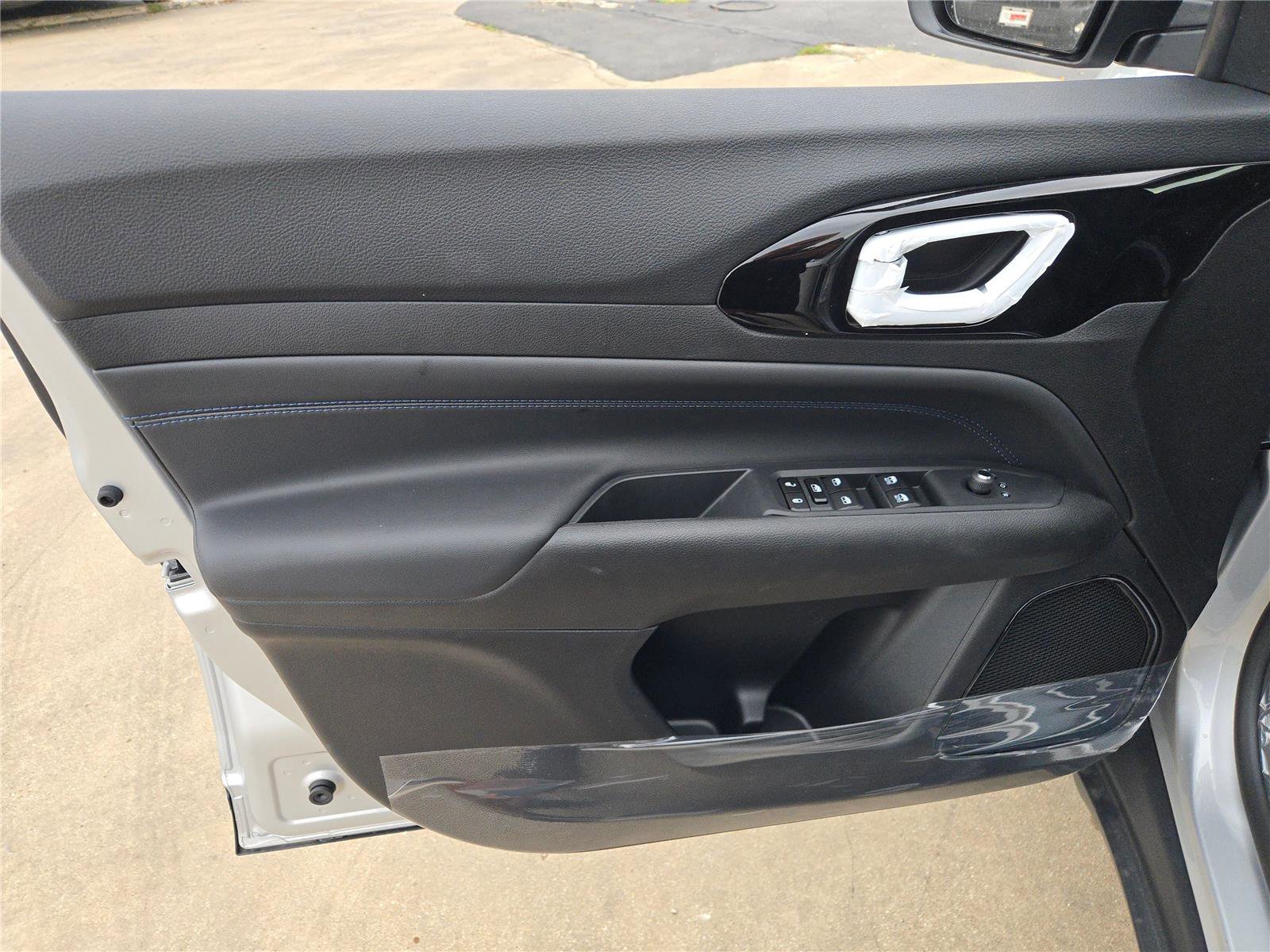 New 2026 Jeep Compass Latitude image 21