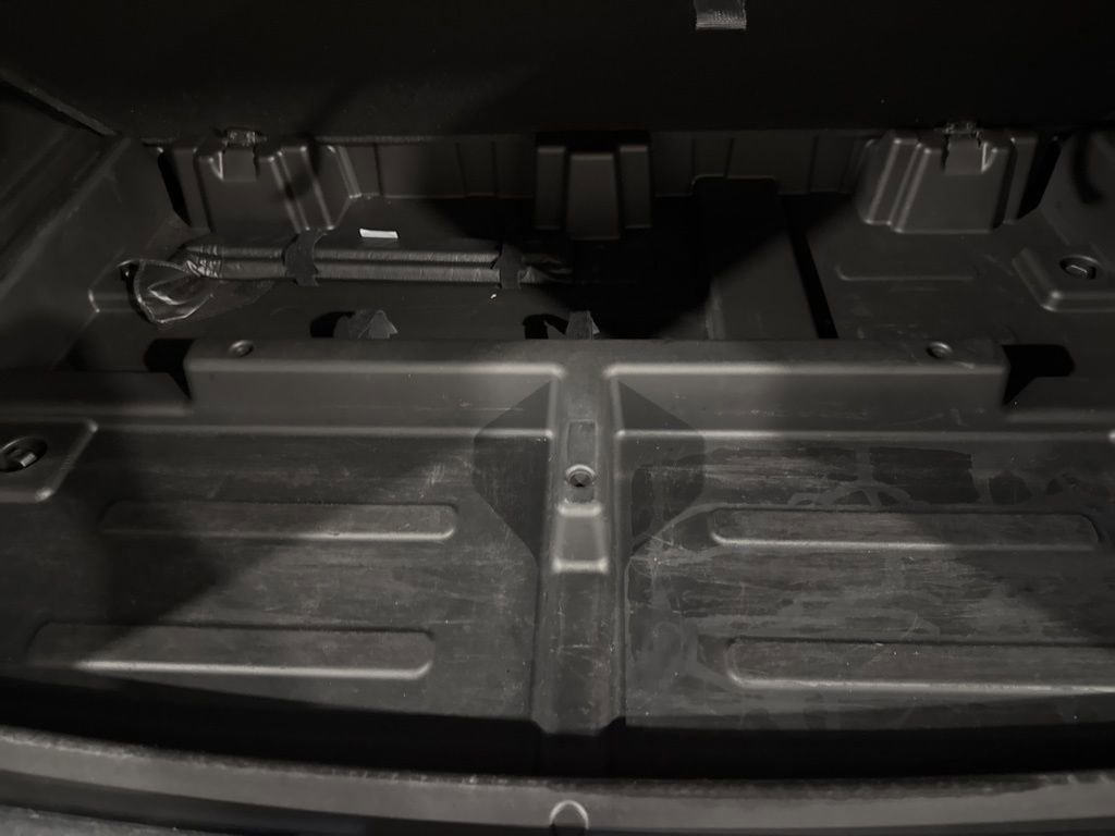 Used 2022 GMC Yukon XL SLT w/ SLT Luxury Package image 48