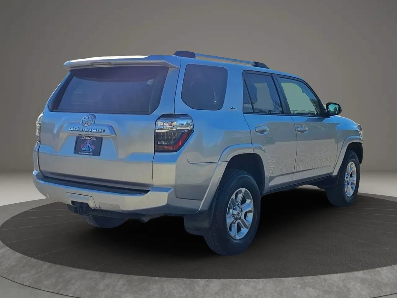 Used 2019 Toyota 4Runner SR5 AWD/4WD image 5