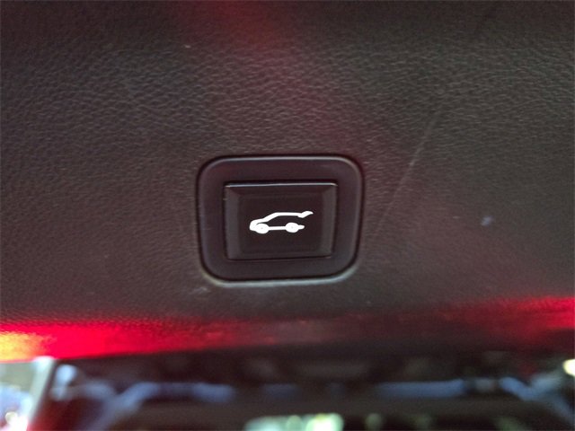 Used 2022 Cadillac Escalade Premium Luxury image 17