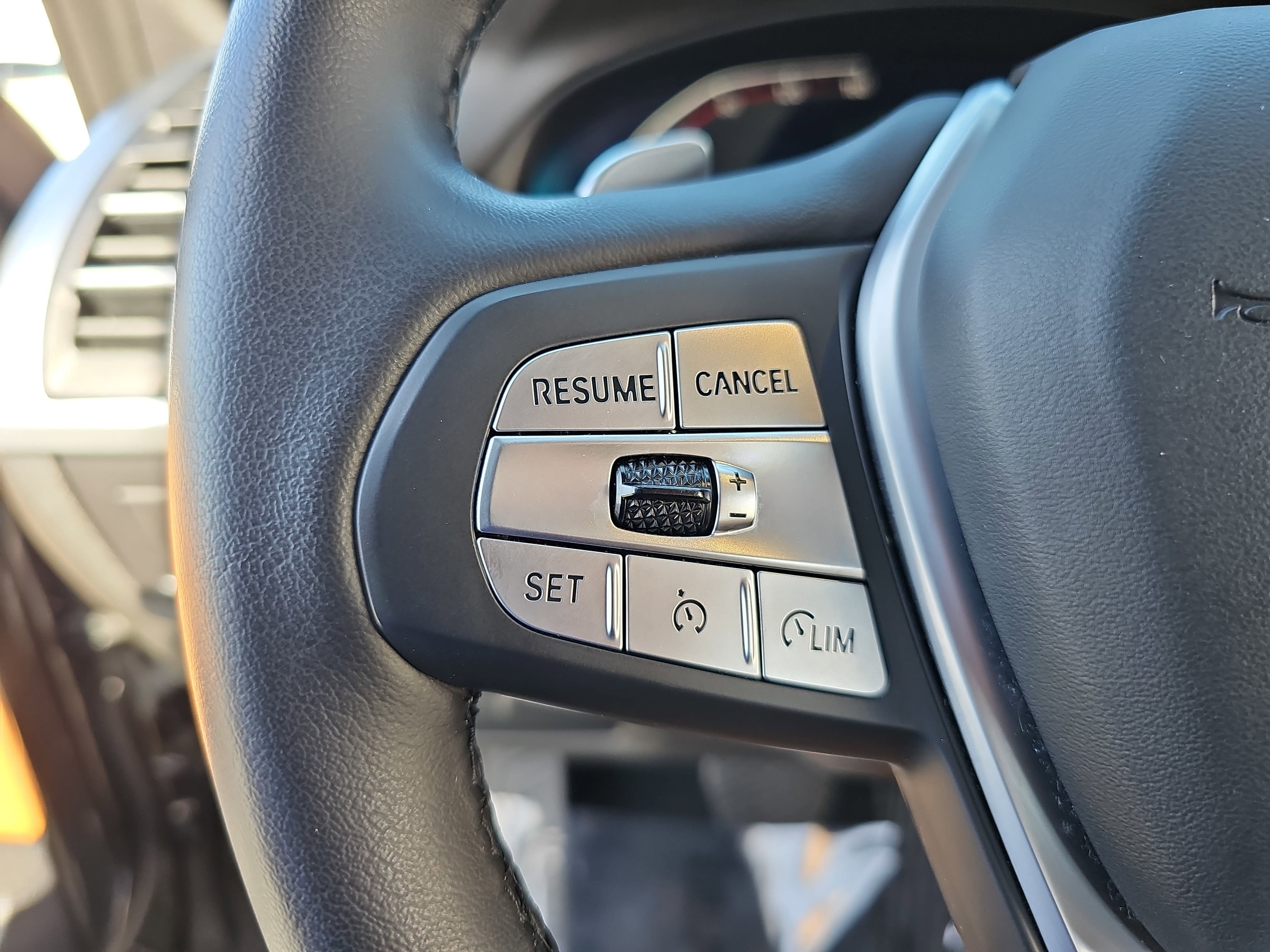 Used 2023 BMW X4 xDrive30i image 17