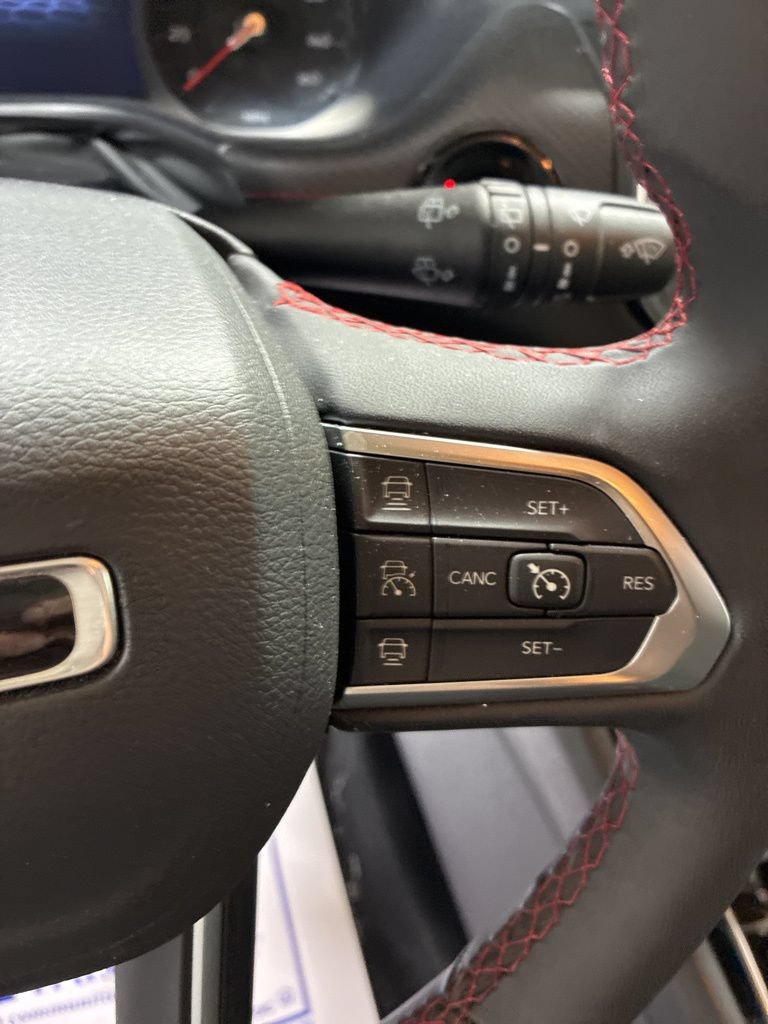 Used 2025 Jeep Compass Trailhawk AWD/4WD image 14