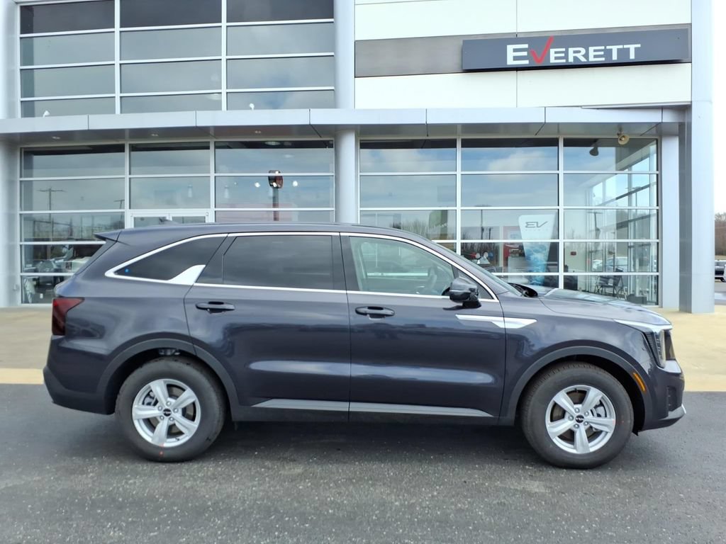 Certified 2026 Kia Sorento LX FWD image 2