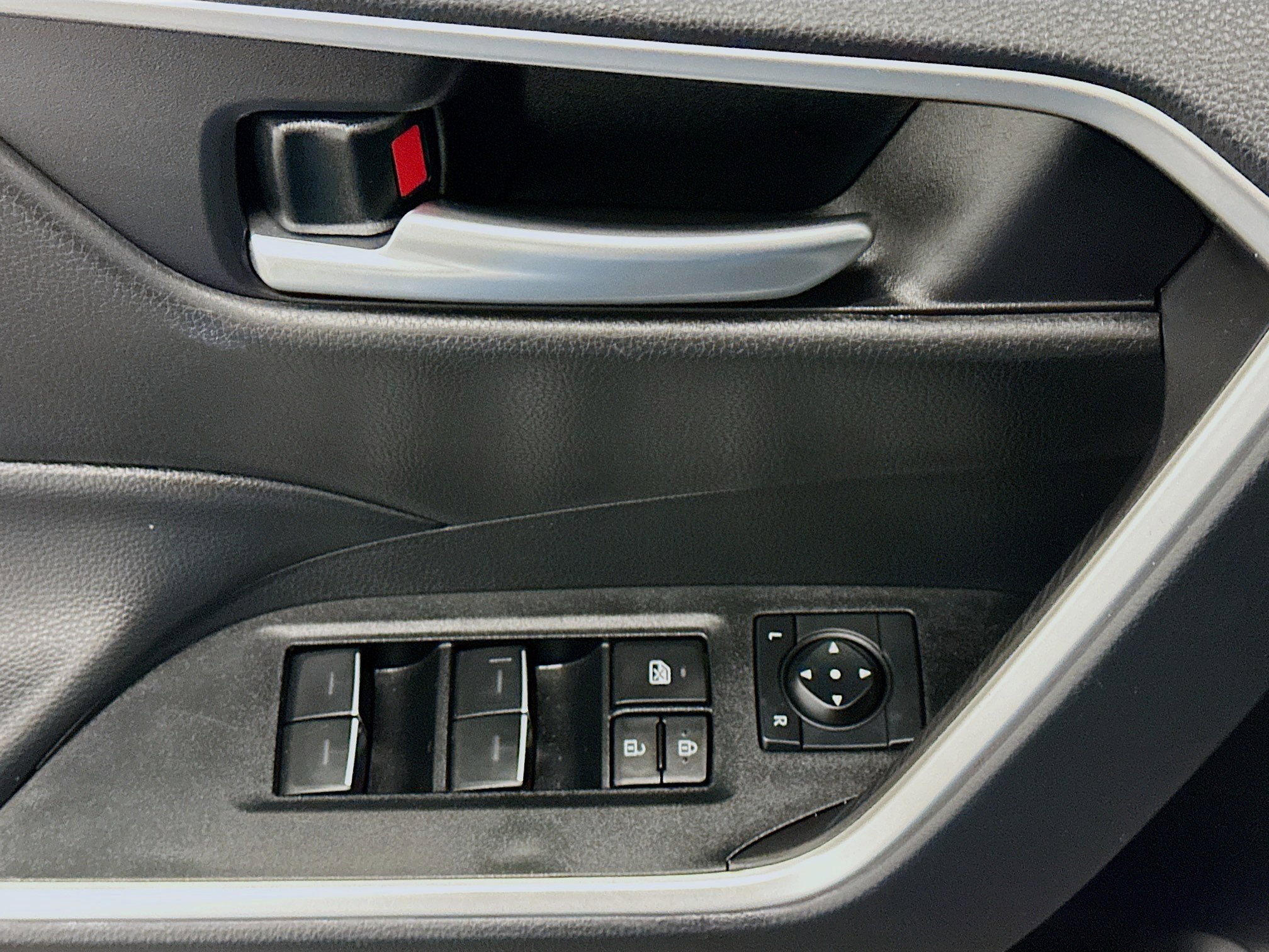 Used 2025 Toyota RAV4 XLE image 15