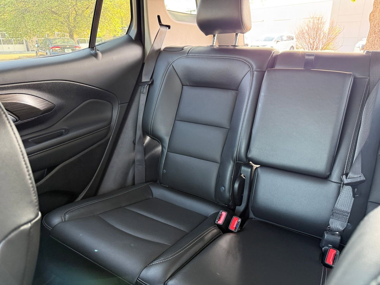 Used 2024 GMC Terrain SLT image 40