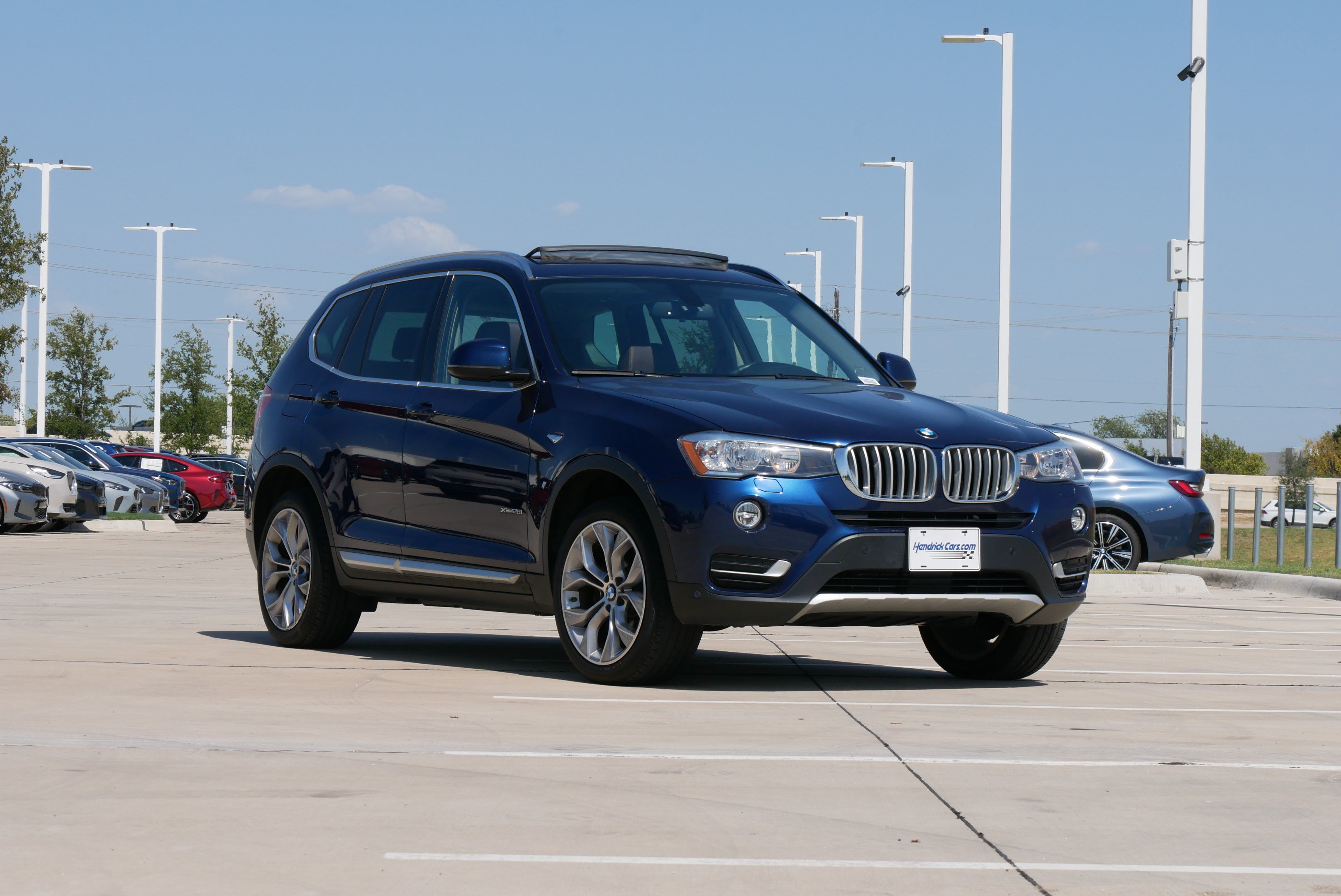 Used 2017 BMW X3 xDrive28i AWD/4WD image 2