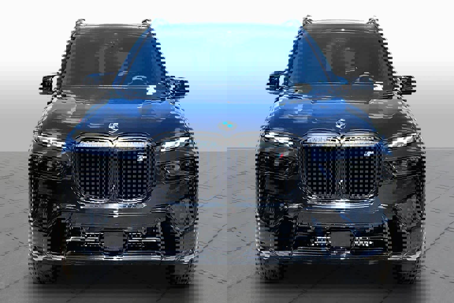 Used 2025 BMW X7 M60i image 4