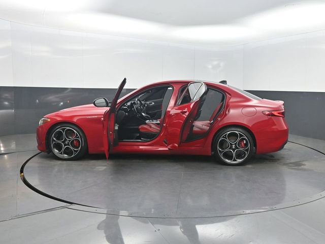 Used 2023 Alfa Romeo Giulia Veloce RWD image 39