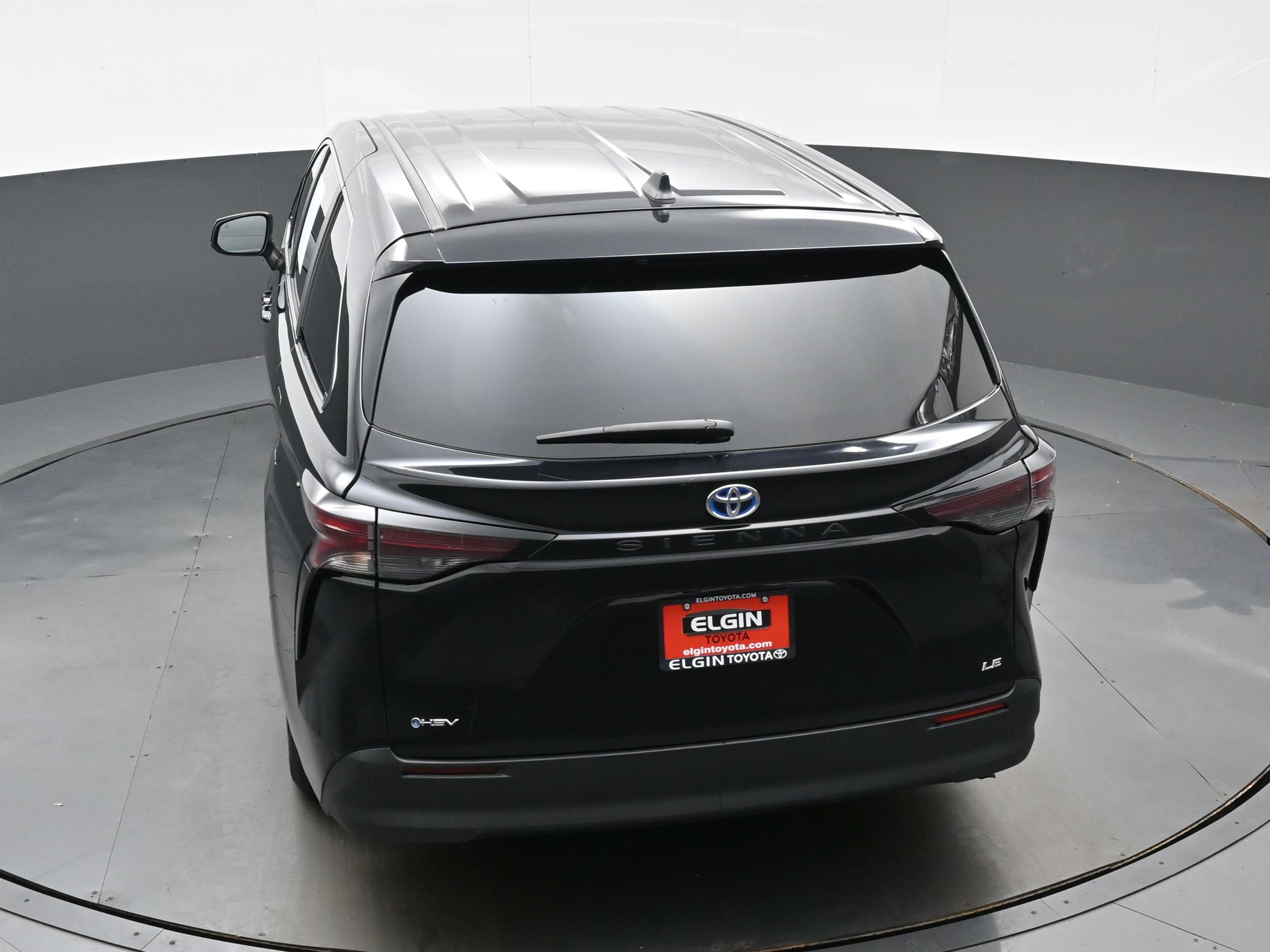 Used 2025 Toyota Sienna LE FWD image 40