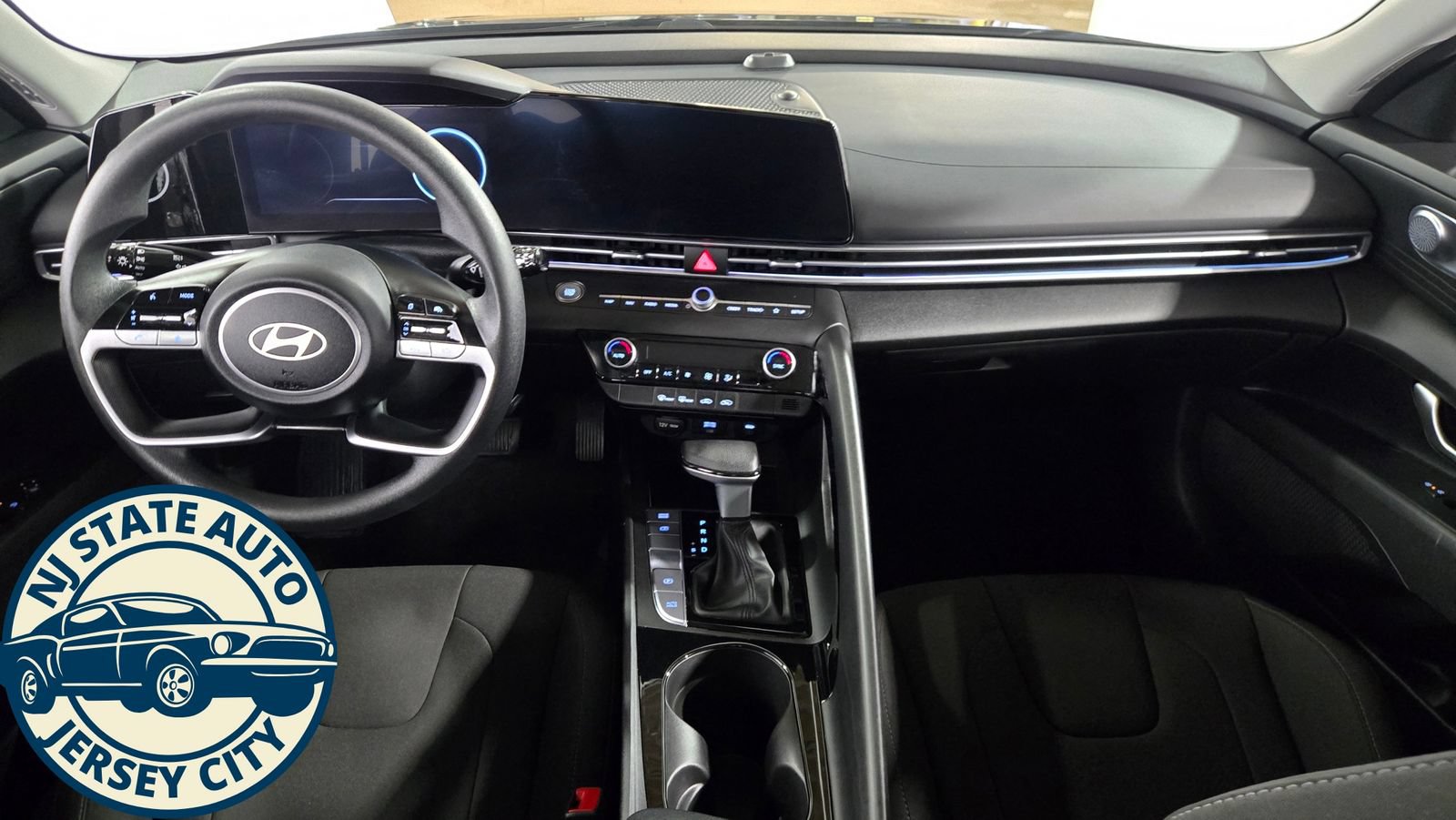 Used 2024 Hyundai Elantra Blue FWD image 27