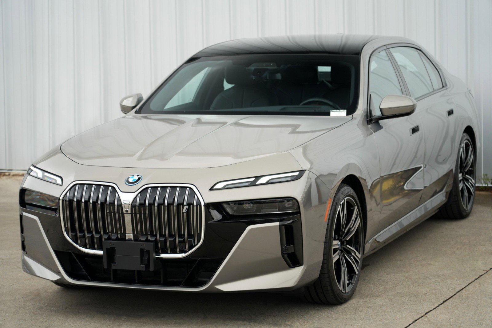 Used 2023 BMW i7 xDrive60 image 56