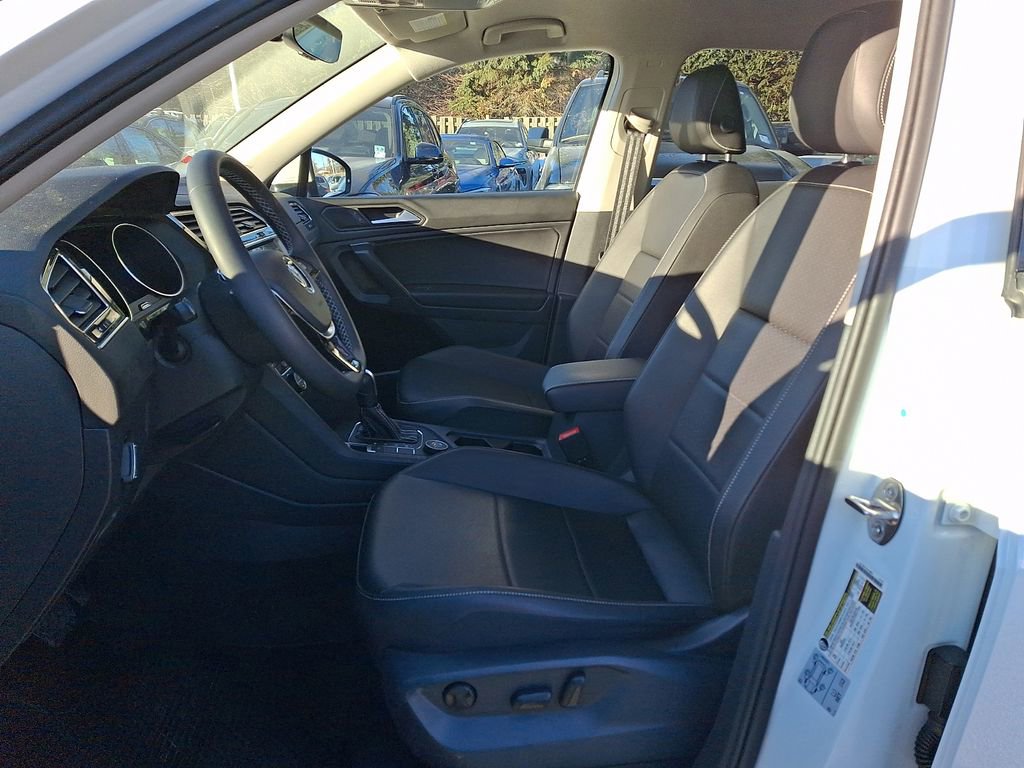 Used 2021 Volkswagen Tiguan SE image 9