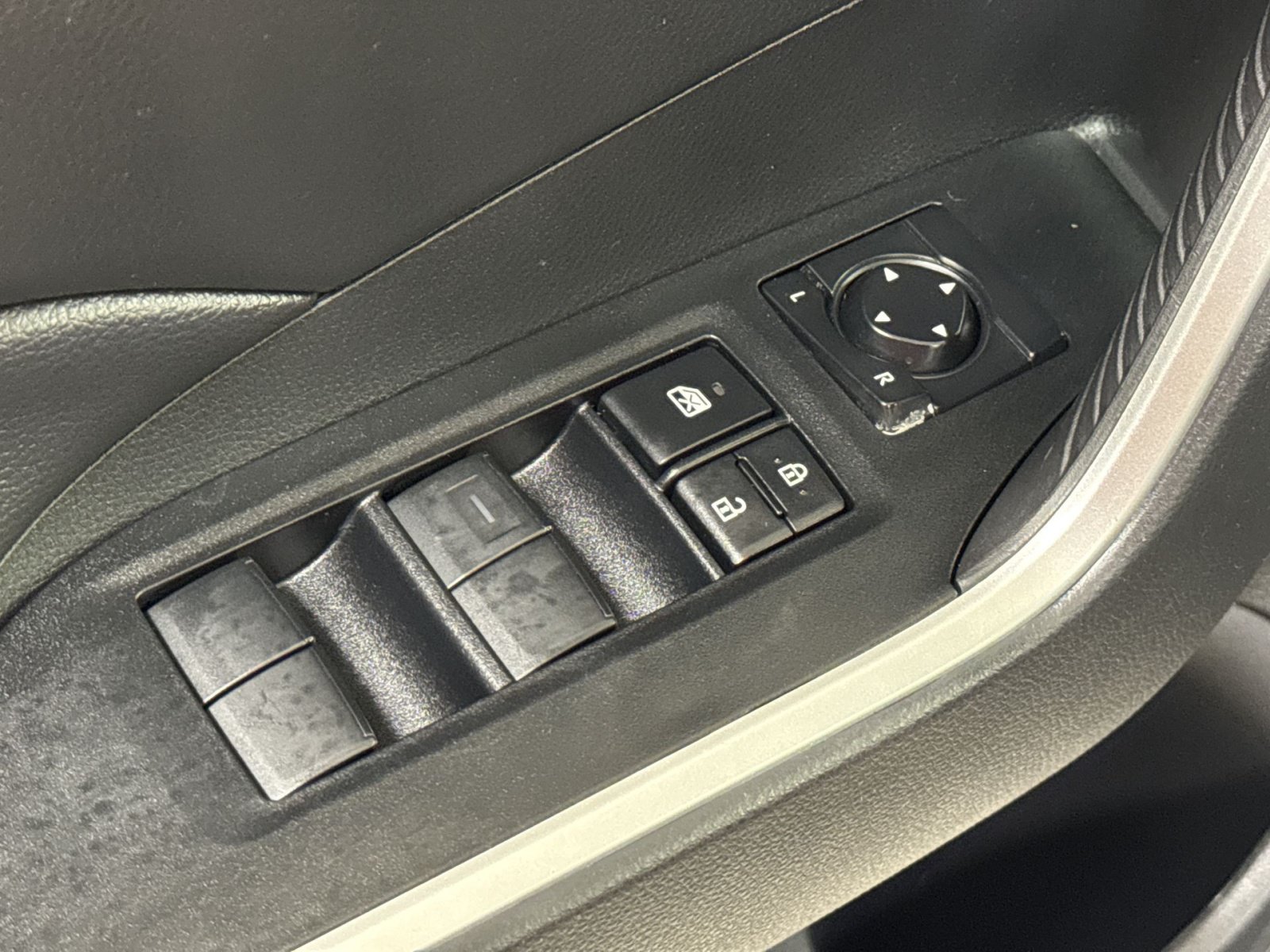 Used 2024 Toyota RAV4 LE AWD/4WD image 27